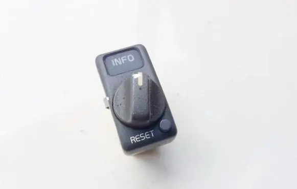 Volvo S70 V70 V70 XC On-board computer control switch 9162959 use