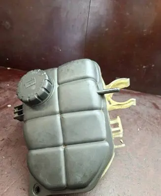 Mercedes-Benz C W203 Coolant expansion tank/reservoir 2035000049