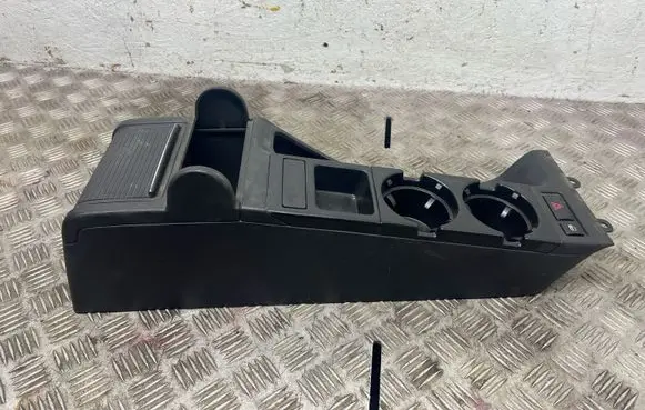 BMW 3 E46 Center console 8213680