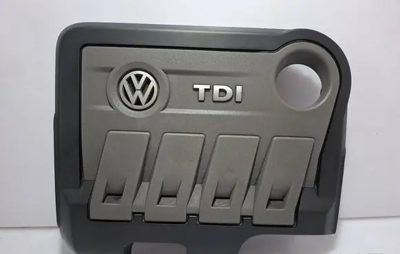 Volkswagen PASSAT B7 Engine cover (trim) 03L103925