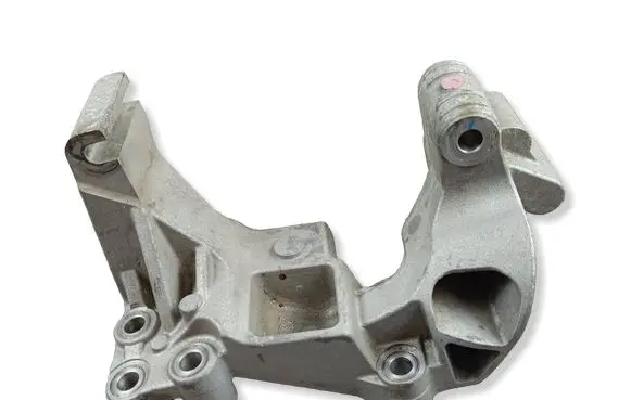 Hyundai Santa Fe V MX5 Generator/alternator bracket 