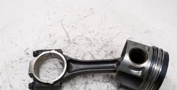 Ford Galaxy Piston with connecting rod