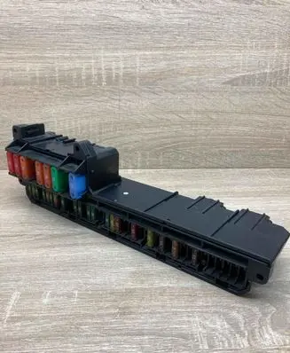 BMW 5 E60 E61 Fuse module 6957330 25613290