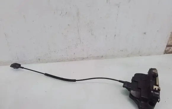 Nissan Primera Front door lock