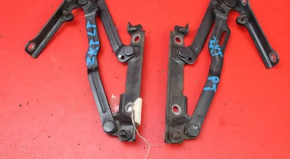 Subaru Legacy Tailgate/trunk/boot hinge