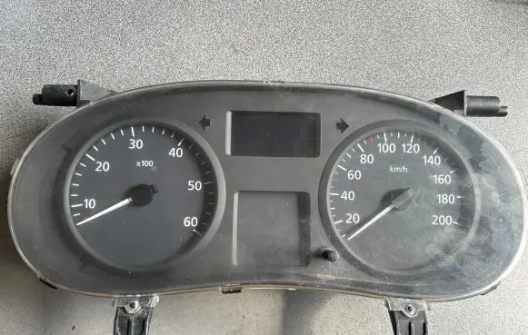 Renault Trafic II (X83) Speedometer (instrument cluster) P8200390132B 281128045 S81886503