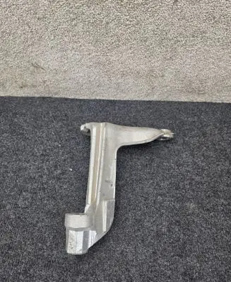 Engine mounting bracket