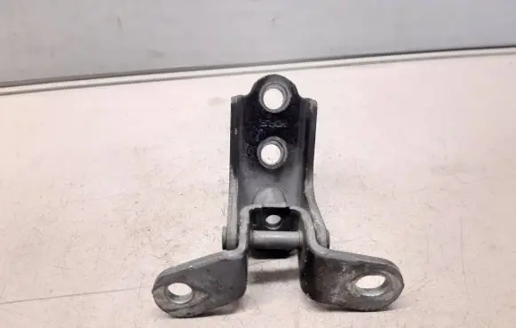 Hyundai i30 Front door upper hinge