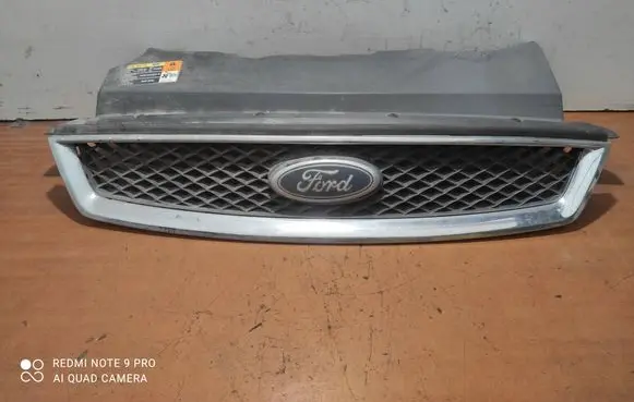 Ford Focus Front grill 4M518138 4M518200