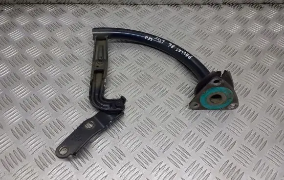 Volkswagen PASSAT B6 Tailgate/trunk/boot hinge 3C5827301