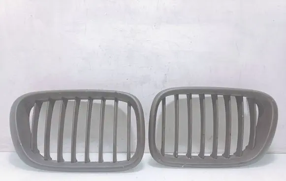 BMW X5 E53 Front grill 8247676 8247675