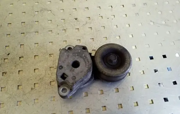 Mitsubishi L200 Generator/alternator belt tensioner
