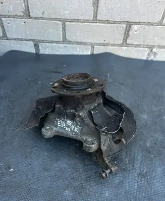 BMW 5 E39 Front wheel hub 