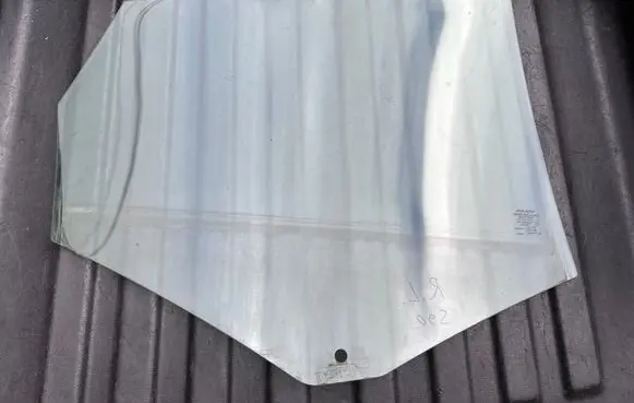 Volvo S90, V90 Rear door window glass 43R001105 E000186