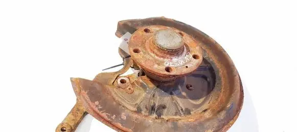 Rear wheel hub