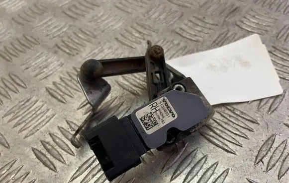 Headlight/headlamp level sensor