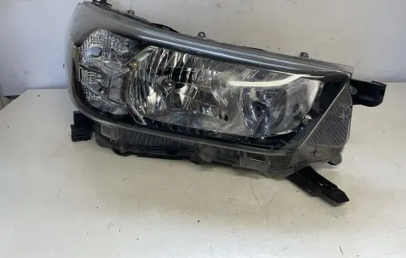 Toyota Hilux VIII Headlight/headlamp 811100KK60