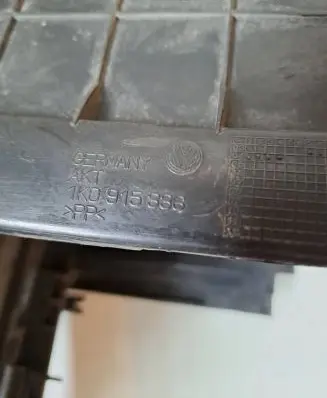 Battery box tray