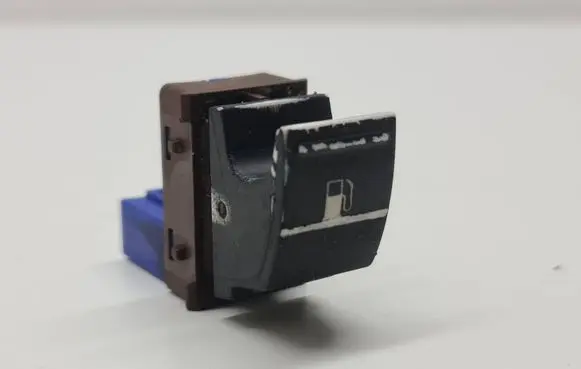 Volkswagen Golf V Fuel tank opening switch 7L6959833A