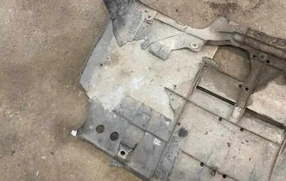 Subaru Forester SF Engine splash shield/under tray