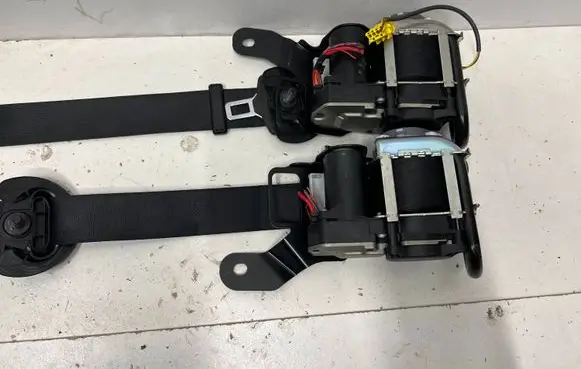 BMW X5 F15 Front seatbelt