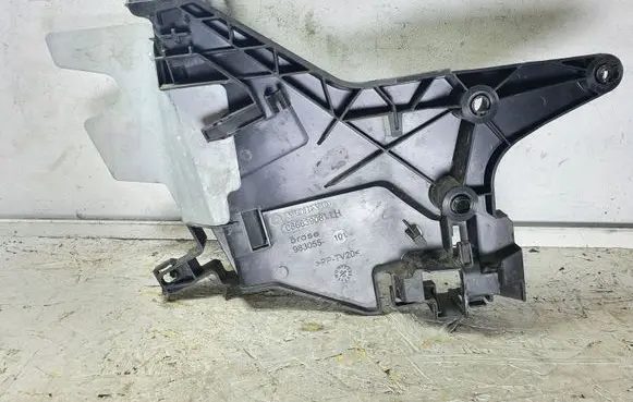 Rear door exterior handle/bracket