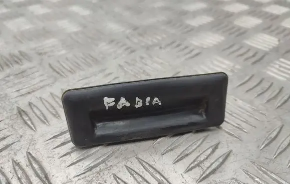 Skoda Fabia Mk2 (5J) Tailgate opening switch 
