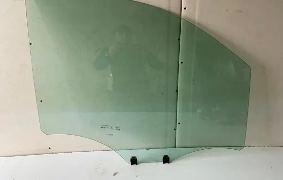 Peugeot Traveller Front door window glass four-door