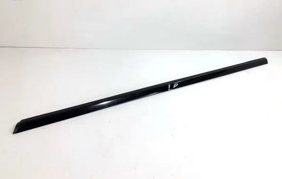 Mercedes-Benz A W176 Front door windshield rail 