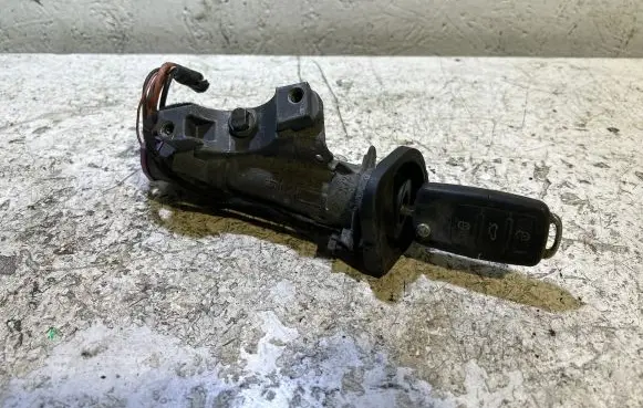 Seat Ibiza IV (6J,6P) Ignition lock 4B0905851C 933M47