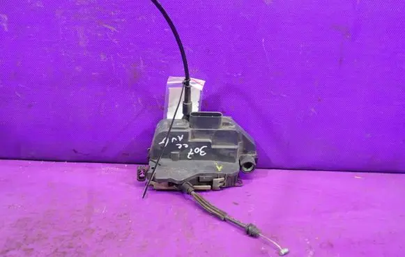 Peugeot 307 CC Front door lock 