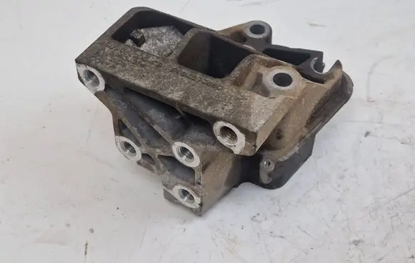 Land Rover Freelander 2 - LR2 Engine mounting bracket 9682877580