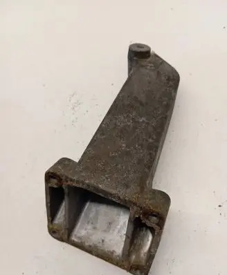Mercedes-Benz S W220 Engine mounting bracket A6132280304