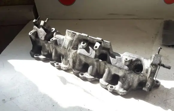 Toyota Avensis T250 Intake manifold