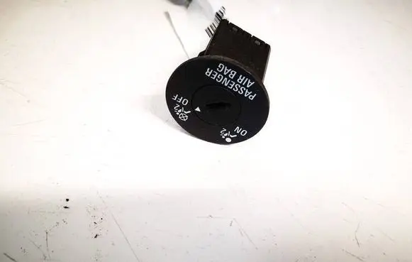 Passenger airbag on/off switch