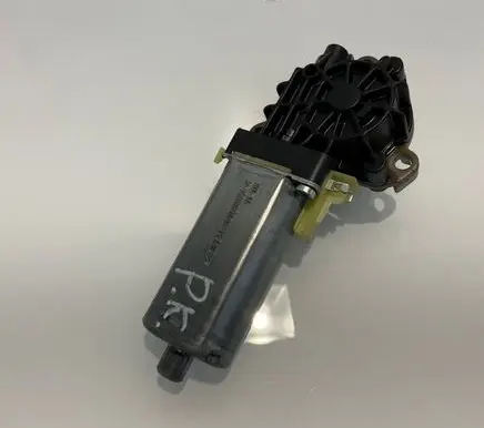 Mercedes-Benz C W204 Seat adjustment motor 0390203001