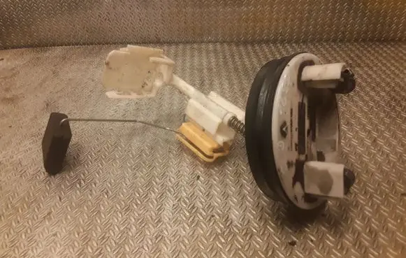 Mercedes-Benz CLK A209 C209 In-tank fuel pump 2114701641 A2114701641