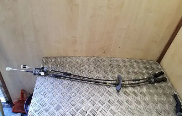 Hyundai ix35 Gear shift cable linkage 437942Y300