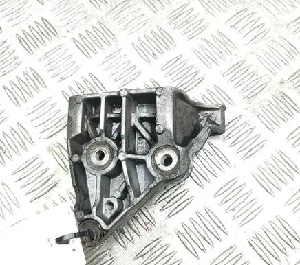 Land Rover Discovery 3 - LR3 Power steering pump mounting bracket QVU500340