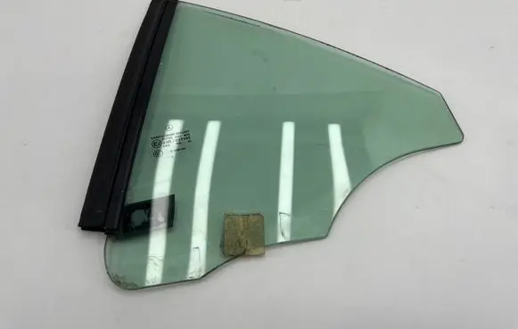 Mercedes-Benz SLK R171 Rear side window 43R001105 DOT57AS2M20 E000186