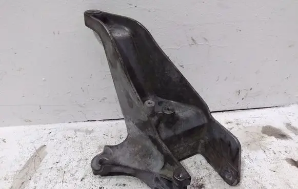Mini One - Cooper R50 - 53 Engine mounting bracket 675622105 2211675622105