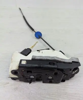 Volkswagen Scirocco Front door lock 5N1837016C