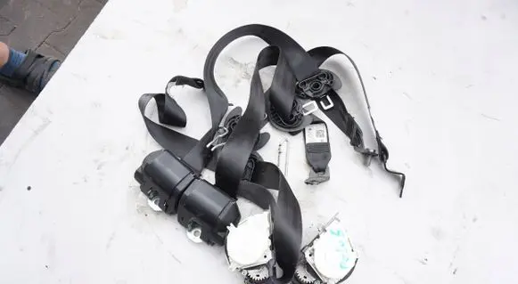 Volkswagen Polo V 6R Front seatbelt SKO62649