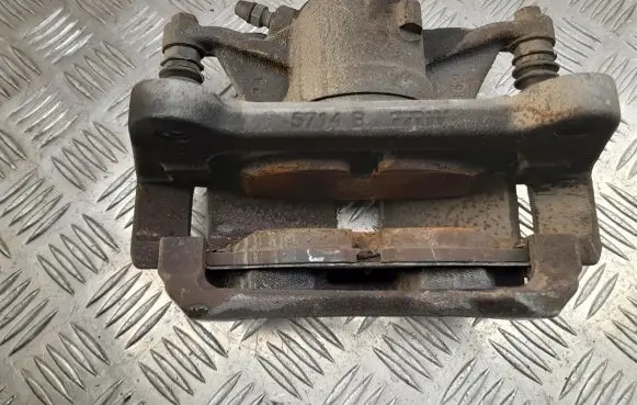 Volkswagen Tiguan Front brake caliper 6798G
