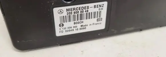 Mercedes-Benz C W203 Central locking vacuum pump 2038000048 02049100090 0132006365