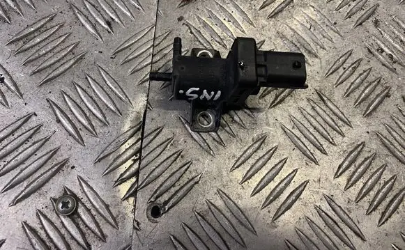 Opel Insignia A Vacuum valve 55574896