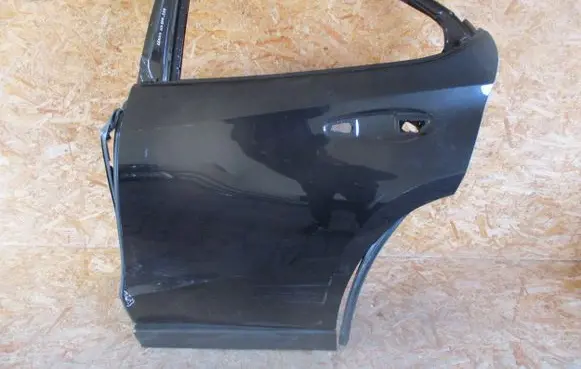 Lexus UX Rear door