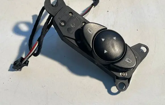 Mercedes-Benz E W211 Wing mirror switch 2118202110