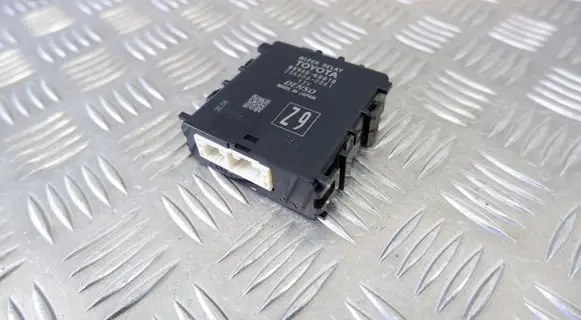 Toyota Yaris XP210 Window wiper relay 85940K0010