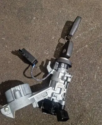 Opel Zafira C Ignition lock 13430185
